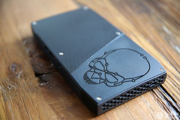 最强NUC！intel 英特尔 Skull Canyon 骷髅峡谷 Mini PC